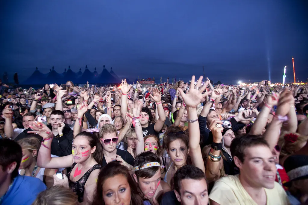 Festivalgoers and atmosphere at Global Gathering 2010